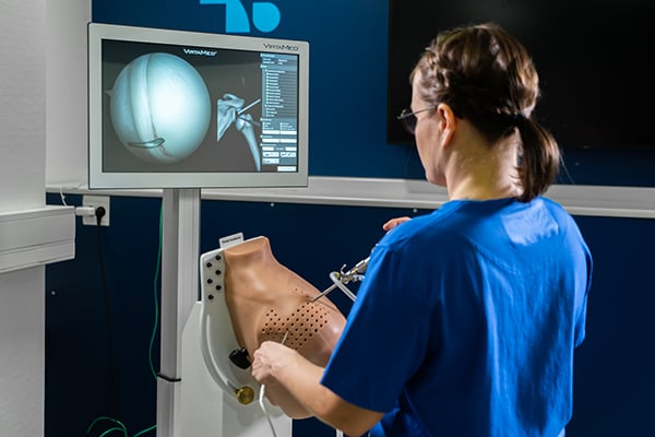 Specialist Katriina Paasikallio was one of the first to use the new VirtaMed ArthroS™ Shoulder simulator.